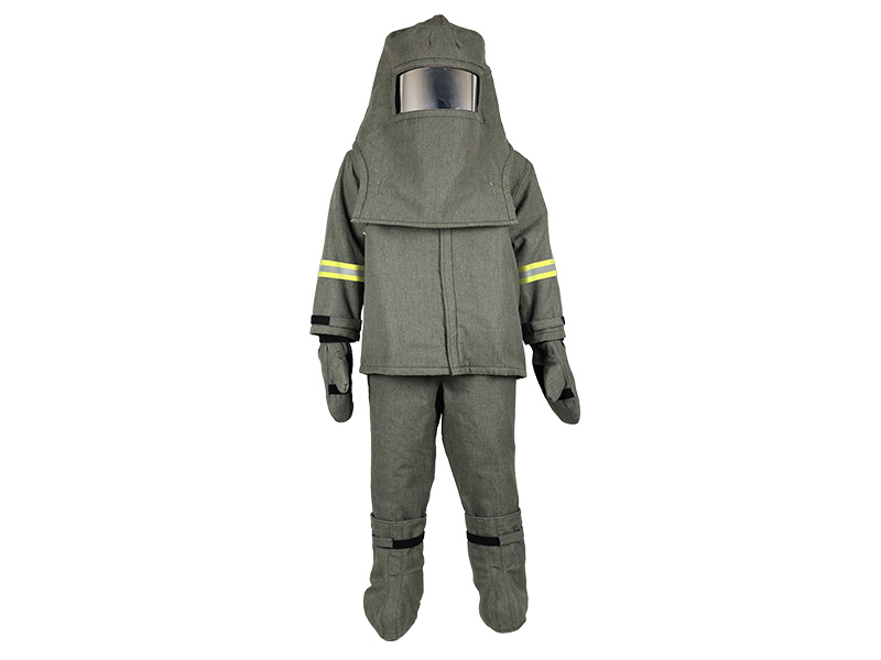 隔熱服 vs 避火服：材質(zhì)、面料與用途的深度對(duì)比